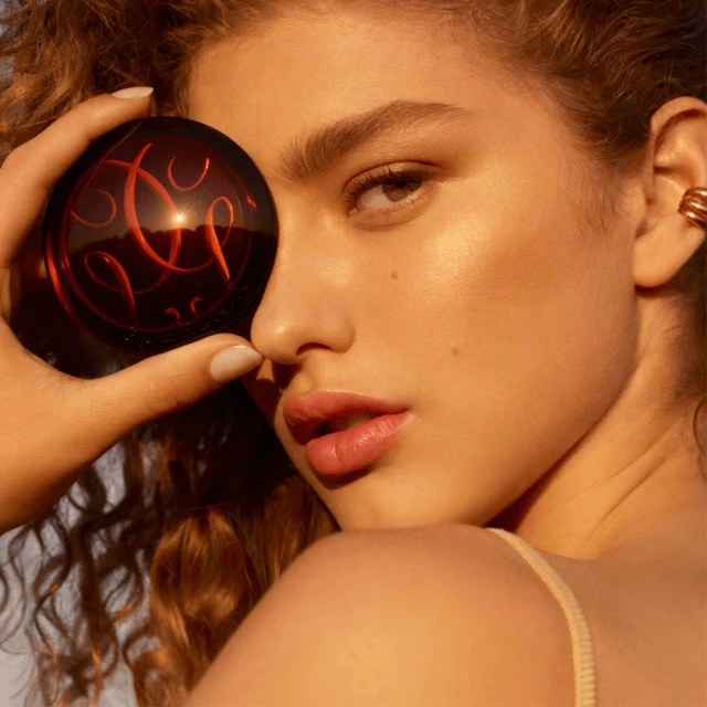 Guerlain - Terracotta Luminizer La Poudre Enlumineur - 96% D'ingrédients D'origine Naturelle Éclat Scintillant & Doré – Image 4